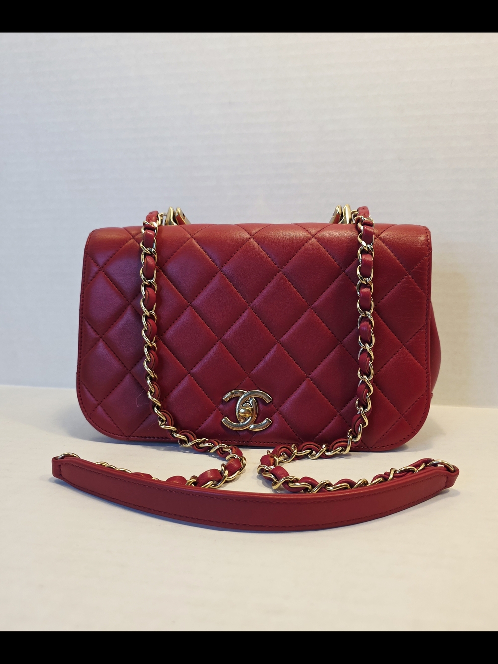 CHANEL Quilted Top Handle Shoulder Bag in Red with Gold Hardware  EUC - Picture 8 of 13